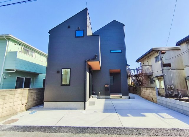 東村山市萩山町1丁目 限定1棟の駐車場|お車並列2台駐車可能(車種による)
