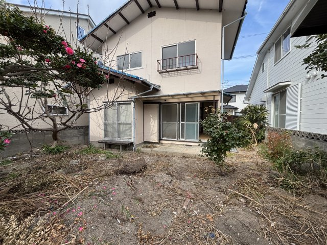 福岡市早良区干隈3丁目土地の外観|南側の庭より既存建物方向