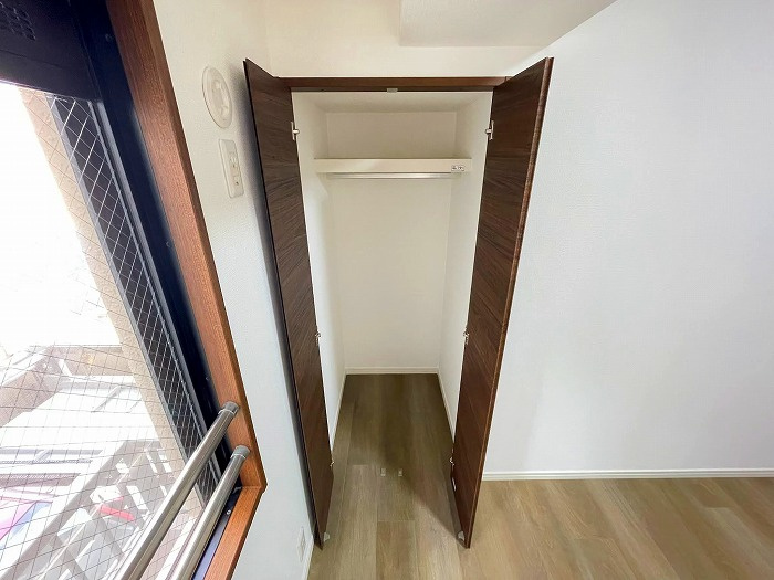 ロワールマンション西公園東の収納|
天井まである収納♪長いものも収まりそうですよね！
