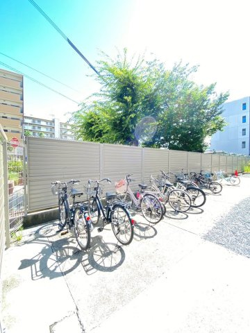 メゾン茨木西駅前の駐車場