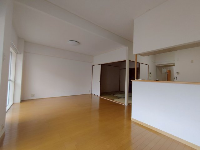 メゾン茨木西駅前の居間・リビング