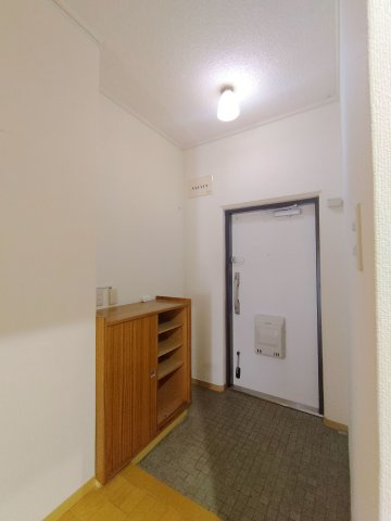 メゾン茨木西駅前の玄関