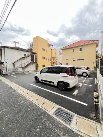 甲南ヤングマンションの駐車場