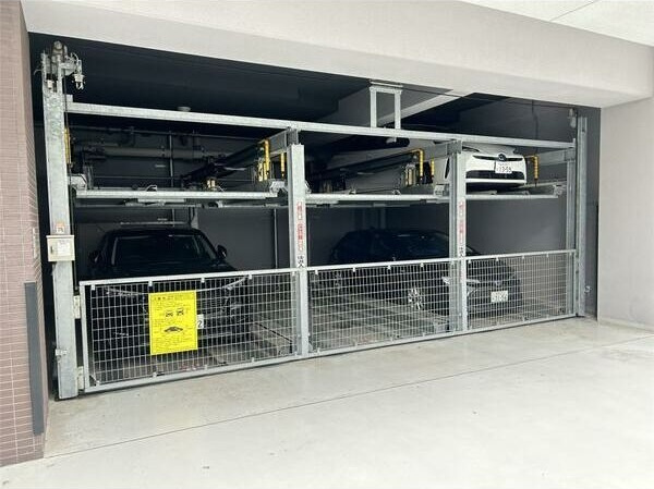 S-RESIDENCE新大阪駅前の駐車場
