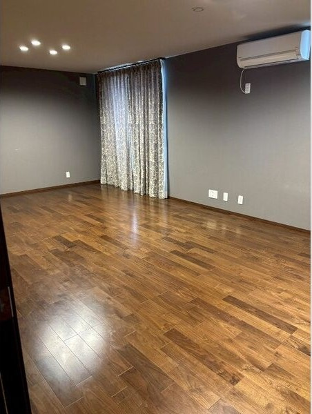 八剱町岩塚戸建の居間・リビング