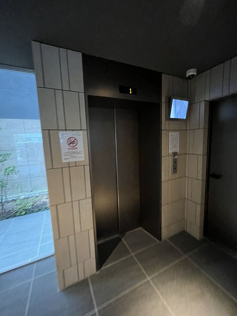 Shining江坂離宮のエントランス