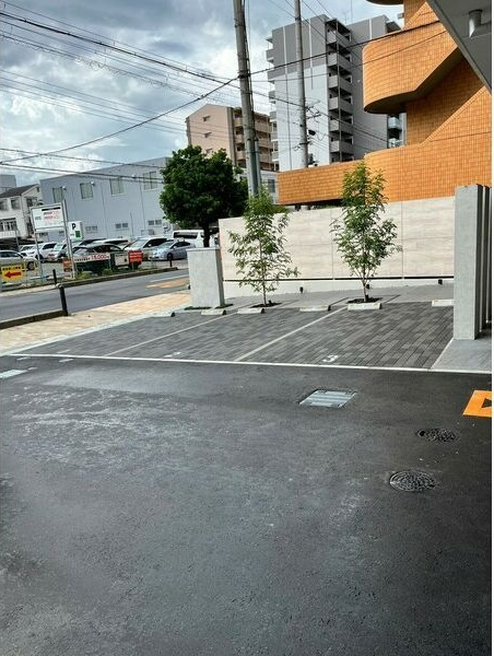 Shining江坂離宮の駐車場