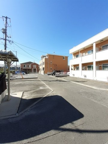 ファミールケイＧの駐車場