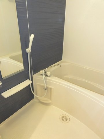 ファミールケイＧの浴室