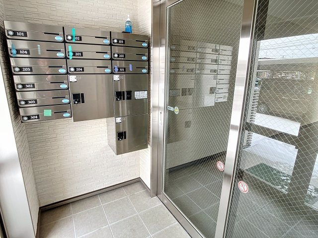 アモル　オーエストのエントランス