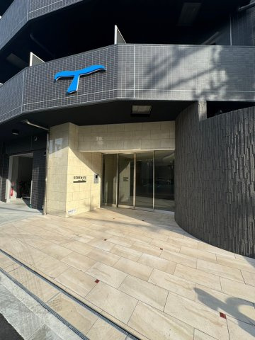 セレニテ難波ミラク参番館のエントランス