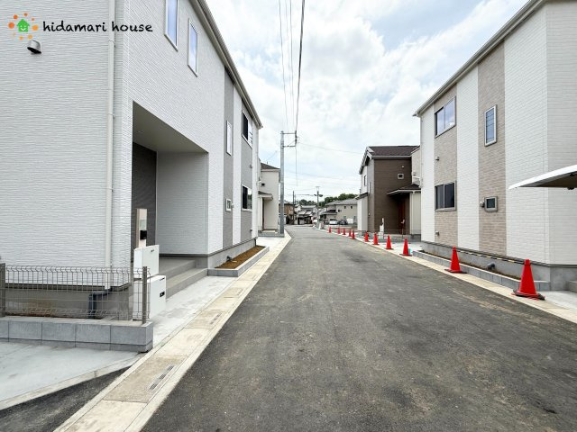 桶川市鴨川1丁目433番　新築戸建　ハートフルDの前面道路含む現地写真