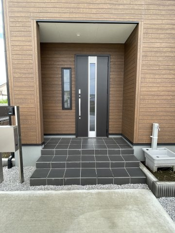 新築戸建・新築建売　大泉町第16寄木戸　西小学校・西中学校の玄関