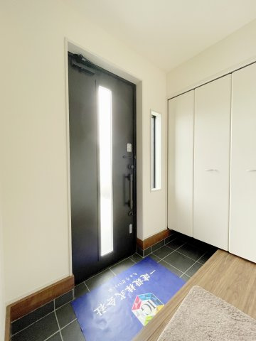 新築戸建・新築建売　大泉町第16寄木戸　西小学校・西中学校の玄関