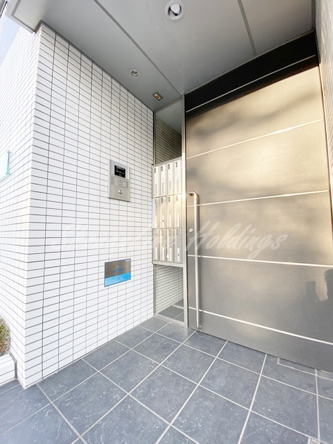 横浜市戸塚区東俣野町の賃貸マンションのエントランス