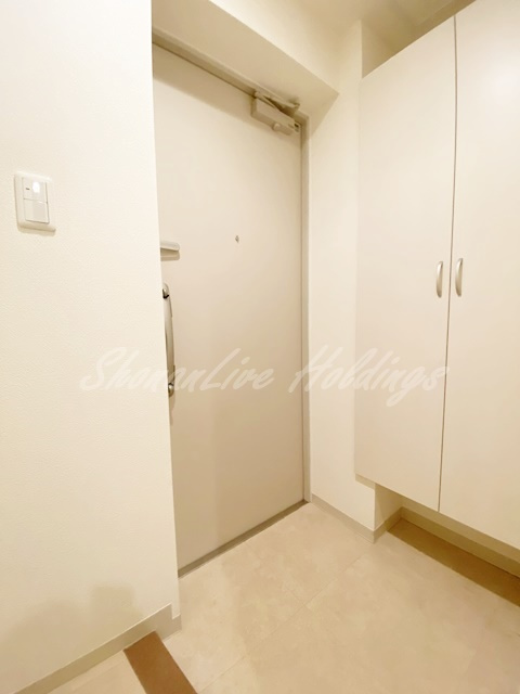 横浜市戸塚区東俣野町の賃貸マンションの玄関