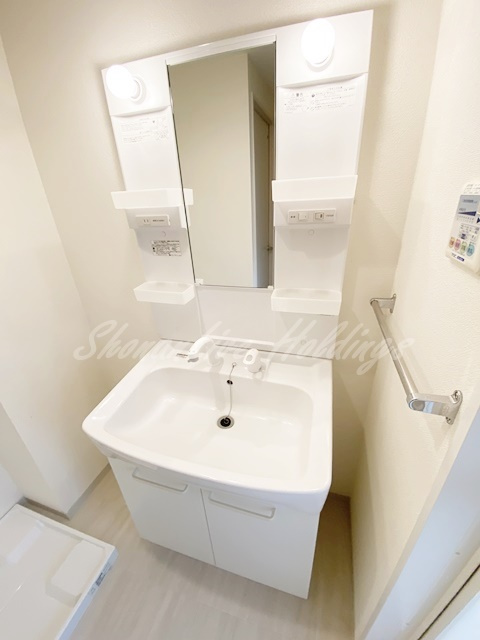 横浜市戸塚区東俣野町の賃貸マンションの洗面所