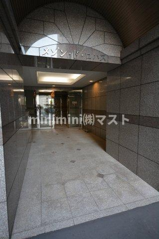 大阪市浪速区幸町１丁目の賃貸マンションのエントランス