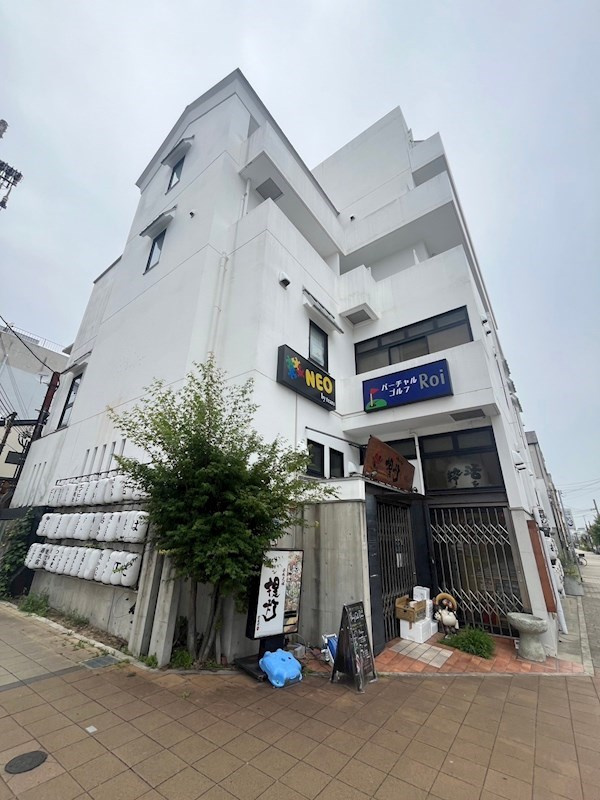 Badge新長田のエントランス