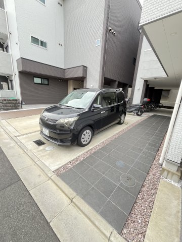 ワコーレヴィータ江坂WESTの駐車場