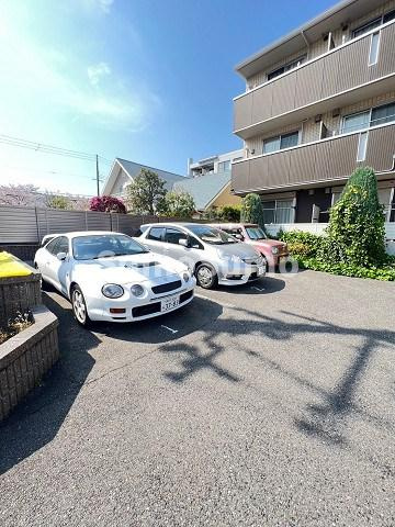 abcdマンション南塚口の駐車場