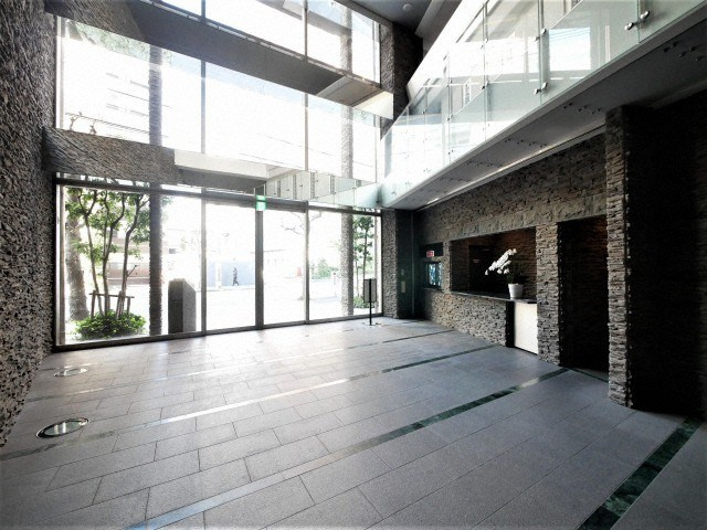 フォレステージュ江坂垂水町のロビー