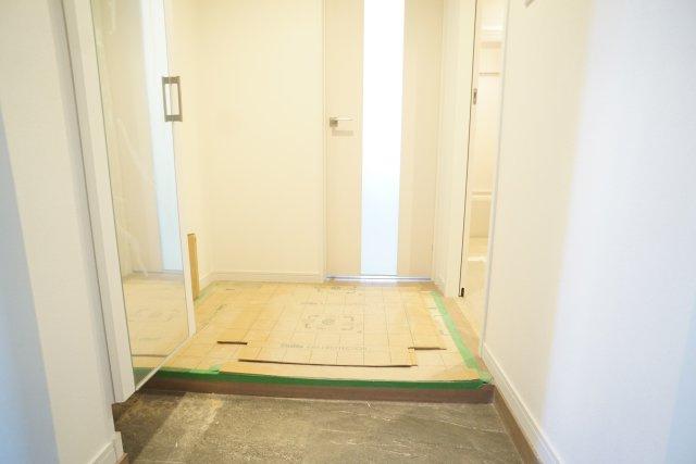 ALEGRIA逆瀬川の玄関