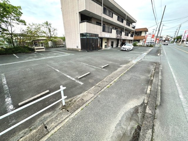 シャルマンK&Lの駐車場