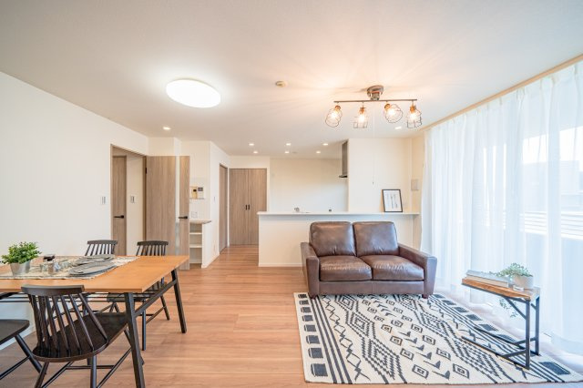 エステコート北柏五番館の居間・リビング|〈施工例〉リビングダイニング