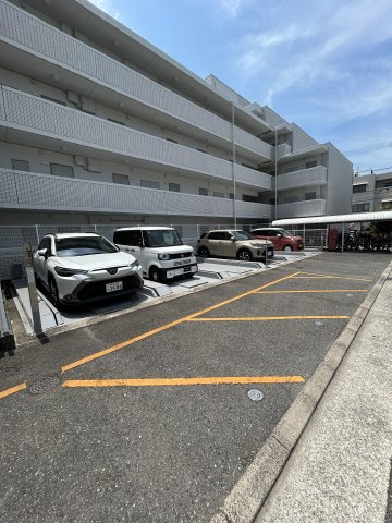 BLOOM LIFE TSUKAGUCHIの駐車場