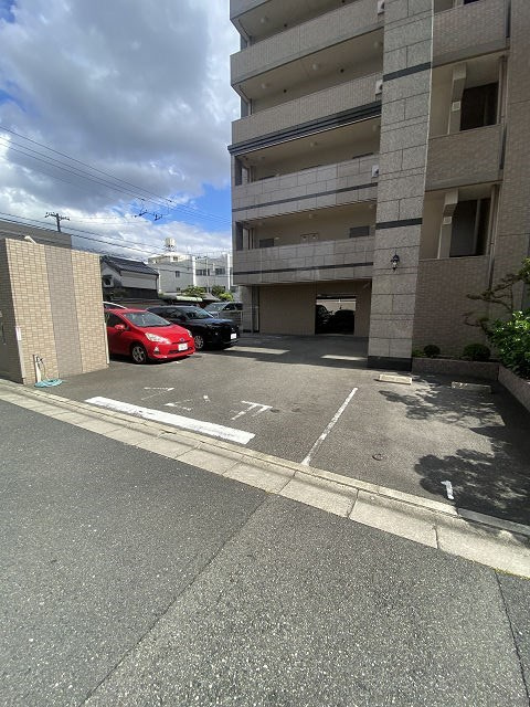 パークレジデンス江坂の駐車場