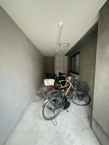 プロスパー江坂の駐車場