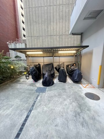 BPRレジデンス江坂の駐車場