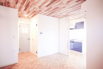 【居間・リビング】 | Calm三萩野 | 明るい雰囲気のお部屋です。