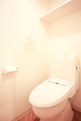 【トイレ】 | Calm三萩野 | 座る瞬間から温かい暖房便座機能付きです。