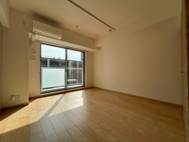 マインズ・コム高槻天神の洋室