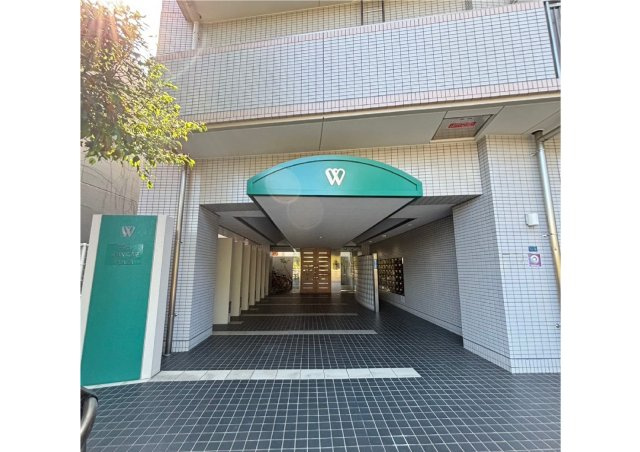 ワコーレ新神戸プラザのエントランス
