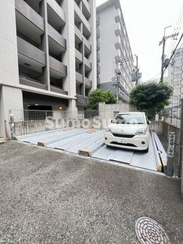 プラウドフラット新大阪の駐車場