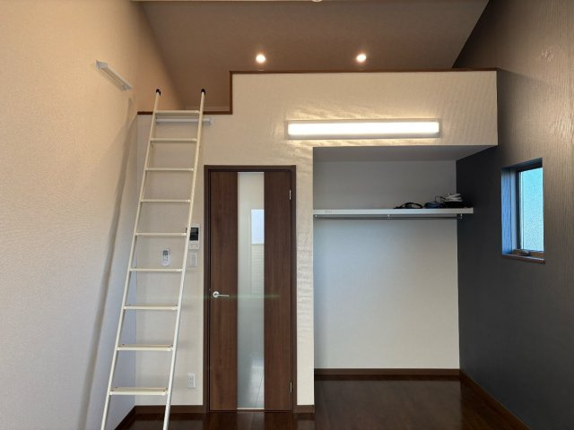 confiture公郷町の内装|明るい色調の室内です