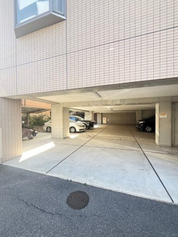 ルミネソレイユ江坂の駐車場