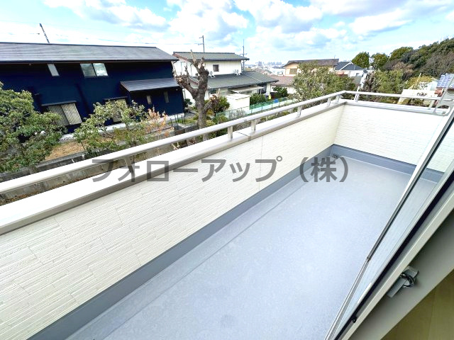 堺市南区槇塚台6期１号棟のバルコニー|お洗濯にも便利なバルコニー付き
