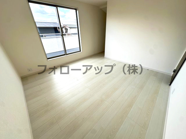 堺市南区槇塚台6期１号棟の洋室|ゆったりした洋室です