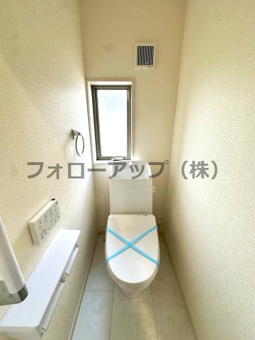 堺市南区槇塚台6期１号棟のトイレ|ゆったりとした空間のトイレです