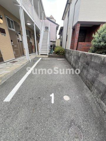 レオパレス魚崎の駐車場
