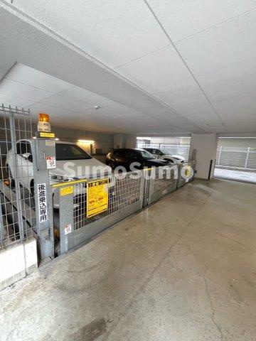 プラウドフラット新大阪の駐車場