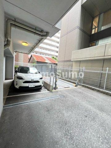 プラウドフラット新大阪の駐車場