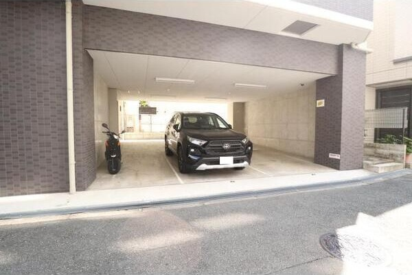 YOU’S　Ⅲ番館の駐車場