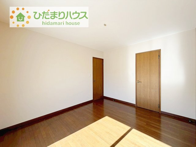 【寝室】 | 牛久市さくら台3丁目　中古戸建 | 大きなベッドを置いても余裕の広さの主寝室♪