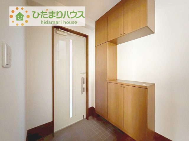 【玄関】 | 牛久市さくら台3丁目　中古戸建 | 使い勝手の良い大きなシューズボックス☆乱雑になりがちな玄関をスッキリ見せてくれます！