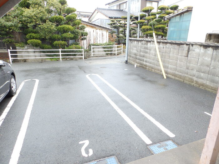 エステート野原の駐車場